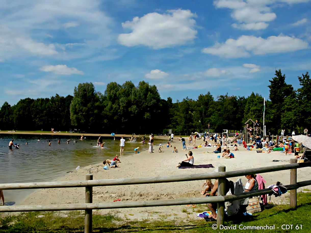 Swimming Lake La-Ferte-Mace